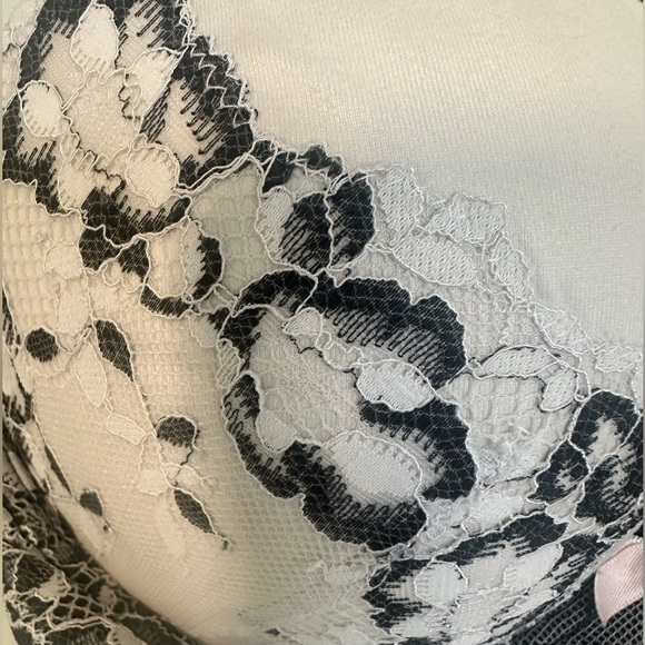 Victoria's Secret Lace Bra - Black and White - Picture 3 of 8